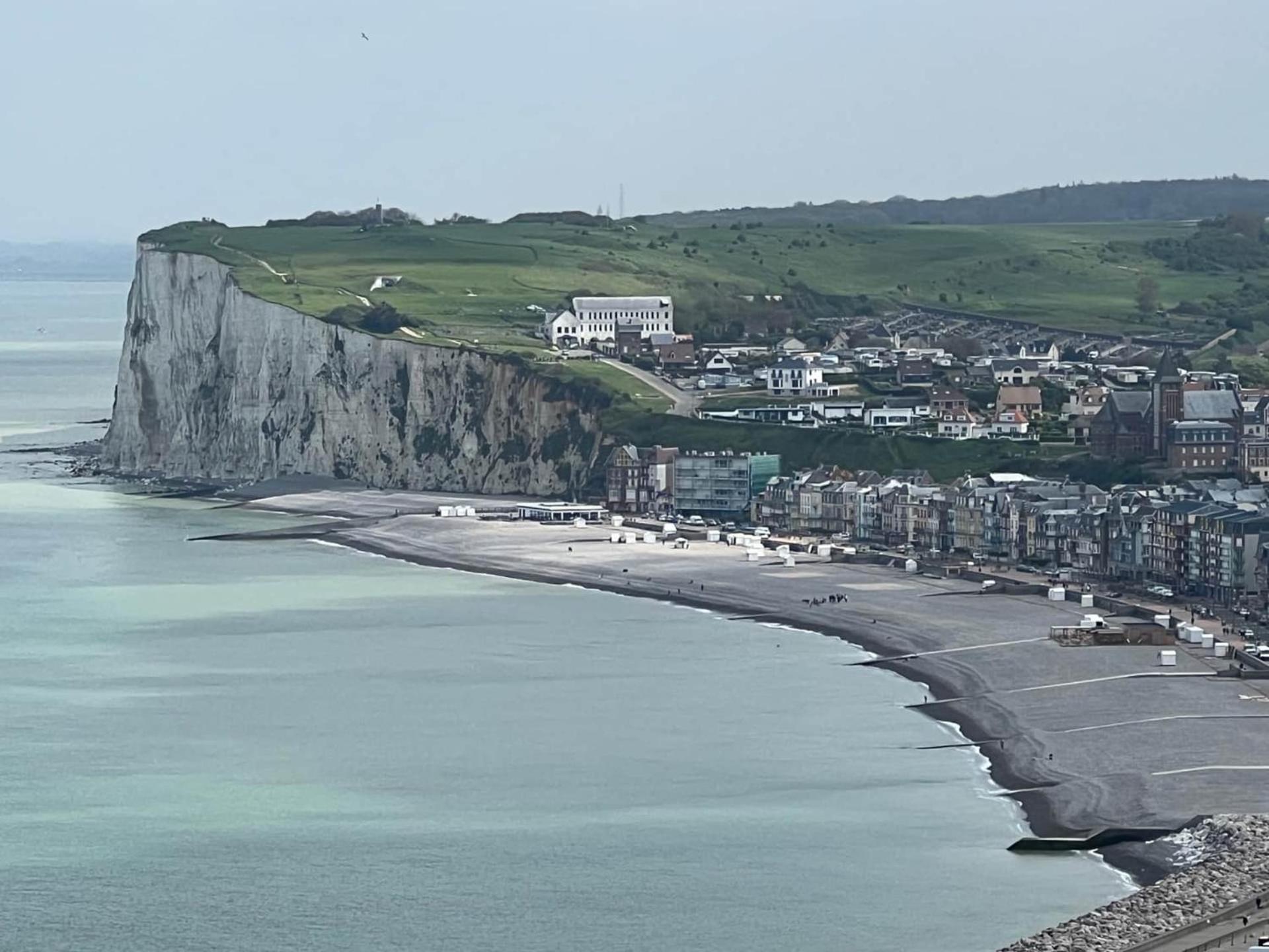 Caprices De Mer Appartement Avec Grand Balcon Et Vue A 300 M Plage, Apercu Mer, Lit Queen Size, Mers Les Bains Le Treport , Petit Dejeuner En Option, 2 Velos Fournis ภายนอก รูปภาพ